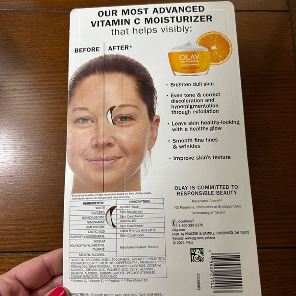 Olay - Pro Advanced - Vitamin C Complex - light weight moisturizer - Picture 3 of 3